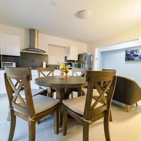 Koyari Modern Condos 9Br 7Ba Sleeps 26 W/ Pool And Roof Deck Palm Beach Bagian luar foto