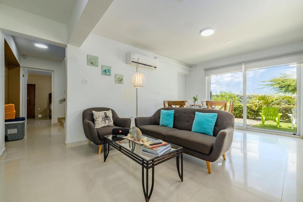 Koyari Modern Condos 9Br 7Ba Sleeps 26 W/ Pool And Roof Deck Palm Beach Bagian luar foto