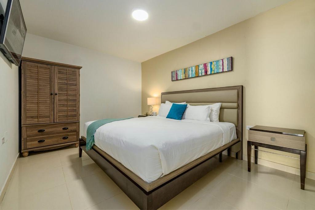Koyari Modern Condos 9Br 7Ba Sleeps 26 W/ Pool And Roof Deck Palm Beach Bagian luar foto
