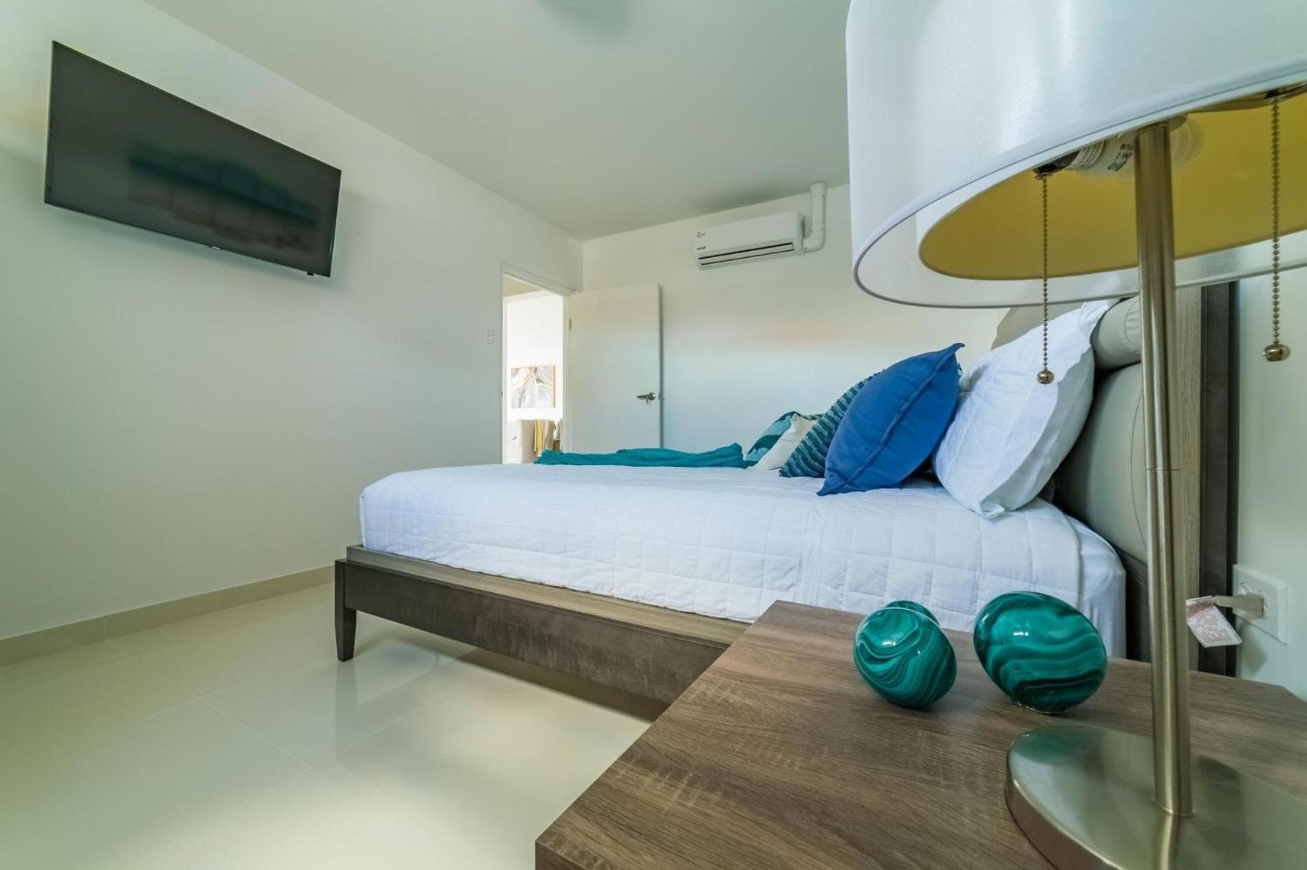 Koyari Modern Condos 9Br 7Ba Sleeps 26 W/ Pool And Roof Deck Palm Beach Bagian luar foto