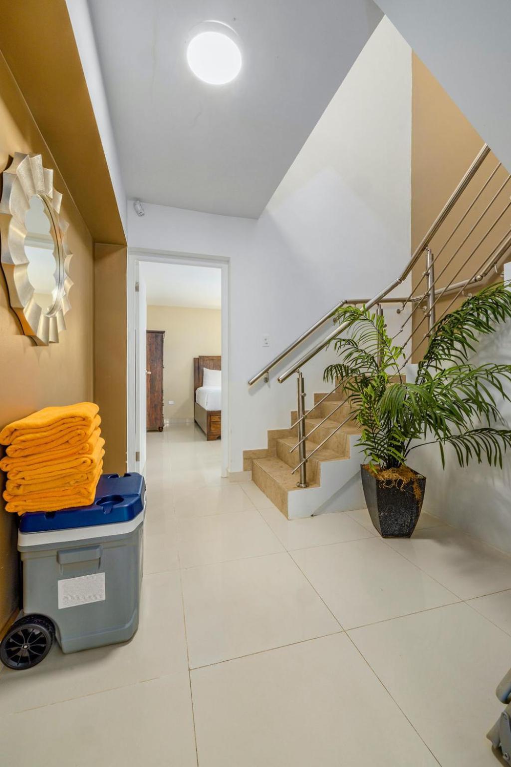 Koyari Modern Condos 9Br 7Ba Sleeps 26 W/ Pool And Roof Deck Palm Beach Bagian luar foto