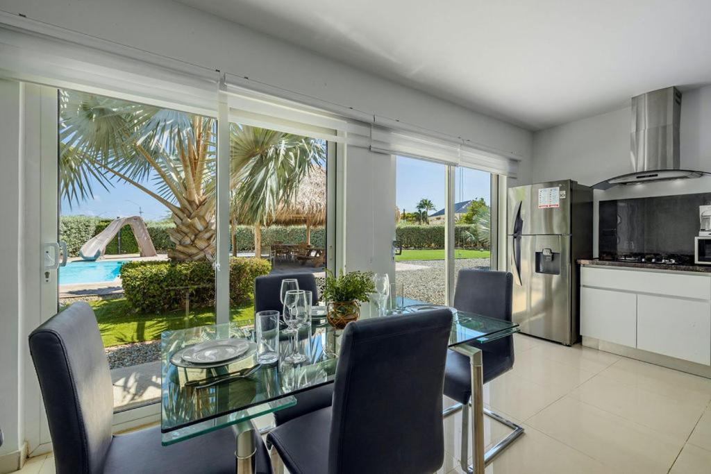 Koyari Modern Condos 9Br 7Ba Sleeps 26 W/ Pool And Roof Deck Palm Beach Bagian luar foto