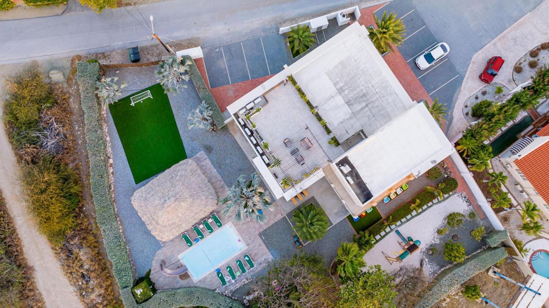 Koyari Modern Condos 9Br 7Ba Sleeps 26 W/ Pool And Roof Deck Palm Beach Bagian luar foto