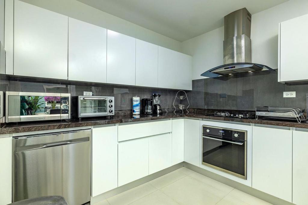 Koyari Modern Condos 9Br 7Ba Sleeps 26 W/ Pool And Roof Deck Palm Beach Bagian luar foto