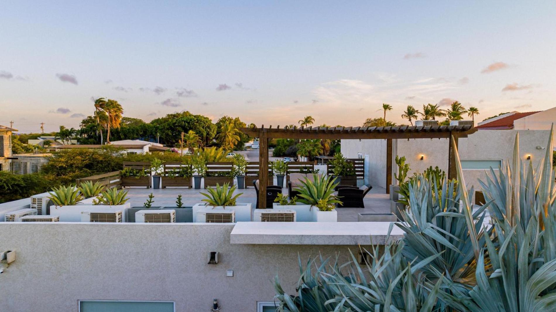 Koyari Modern Condos 9Br 7Ba Sleeps 26 W/ Pool And Roof Deck Palm Beach Bagian luar foto