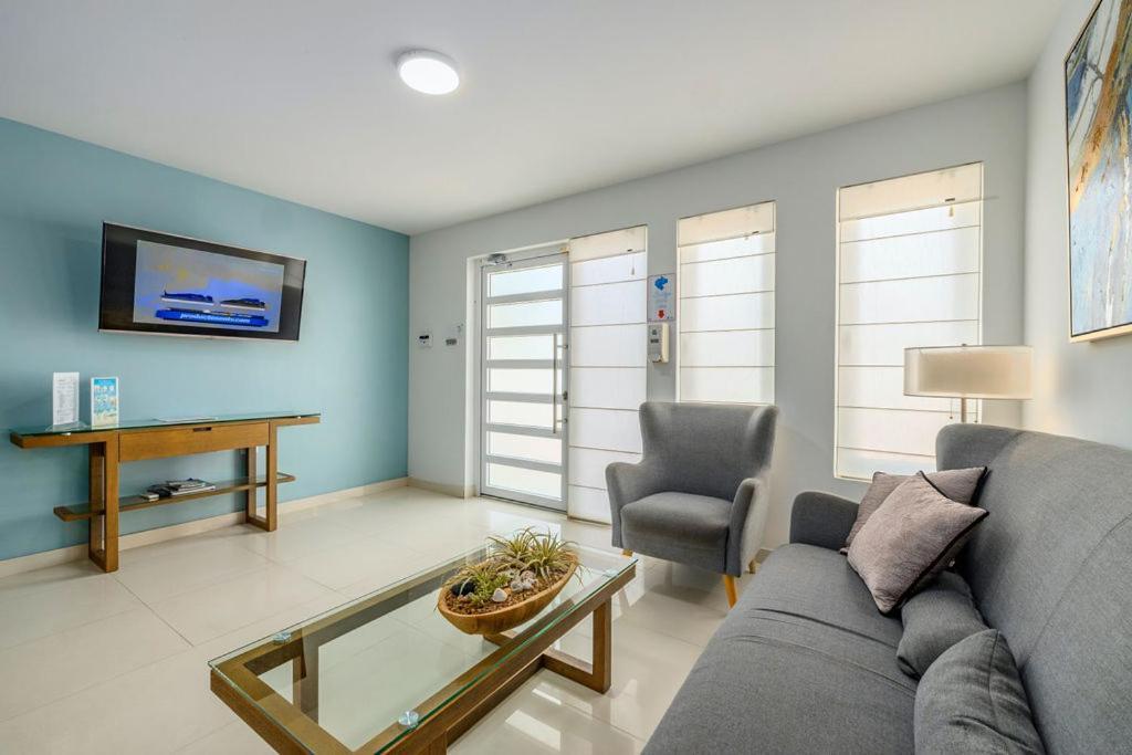 Koyari Modern Condos 9Br 7Ba Sleeps 26 W/ Pool And Roof Deck Palm Beach Bagian luar foto
