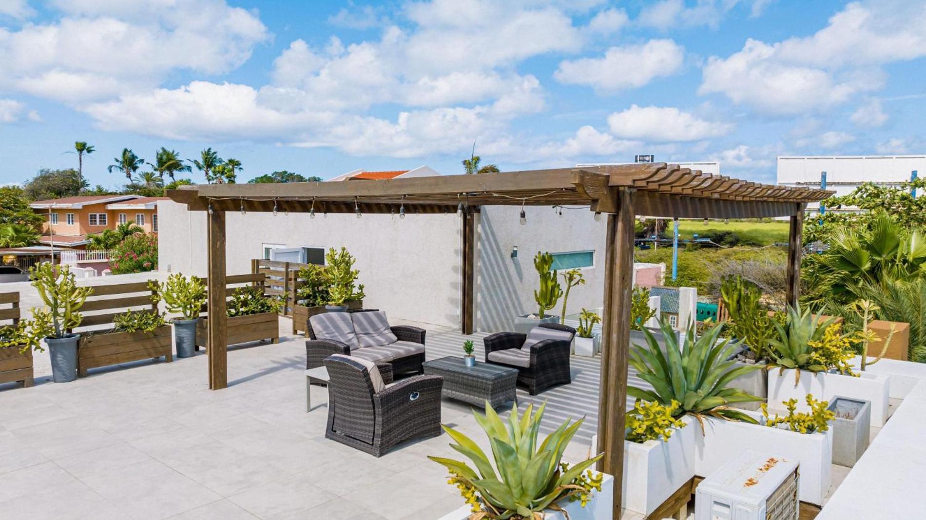 Koyari Modern Condos 9Br 7Ba Sleeps 26 W/ Pool And Roof Deck Palm Beach Bagian luar foto
