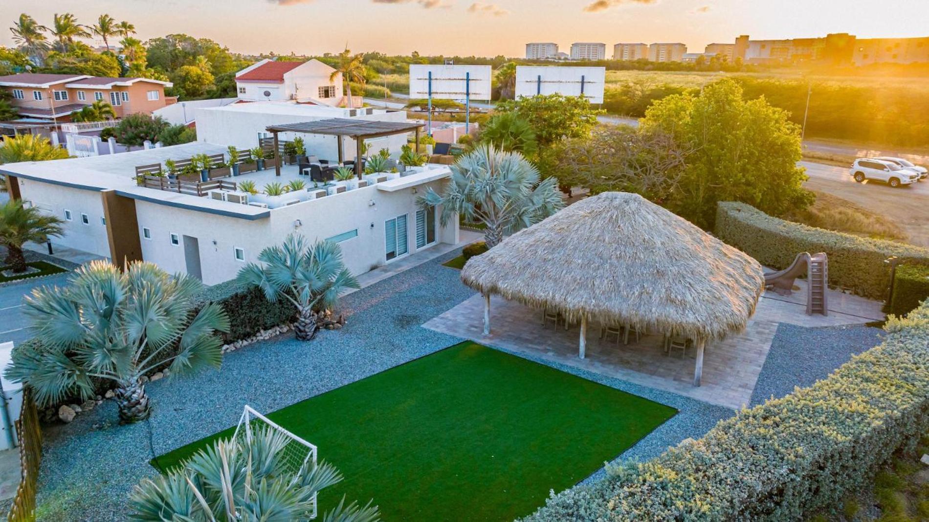 Koyari Modern Condos 9Br 7Ba Sleeps 26 W/ Pool And Roof Deck Palm Beach Bagian luar foto