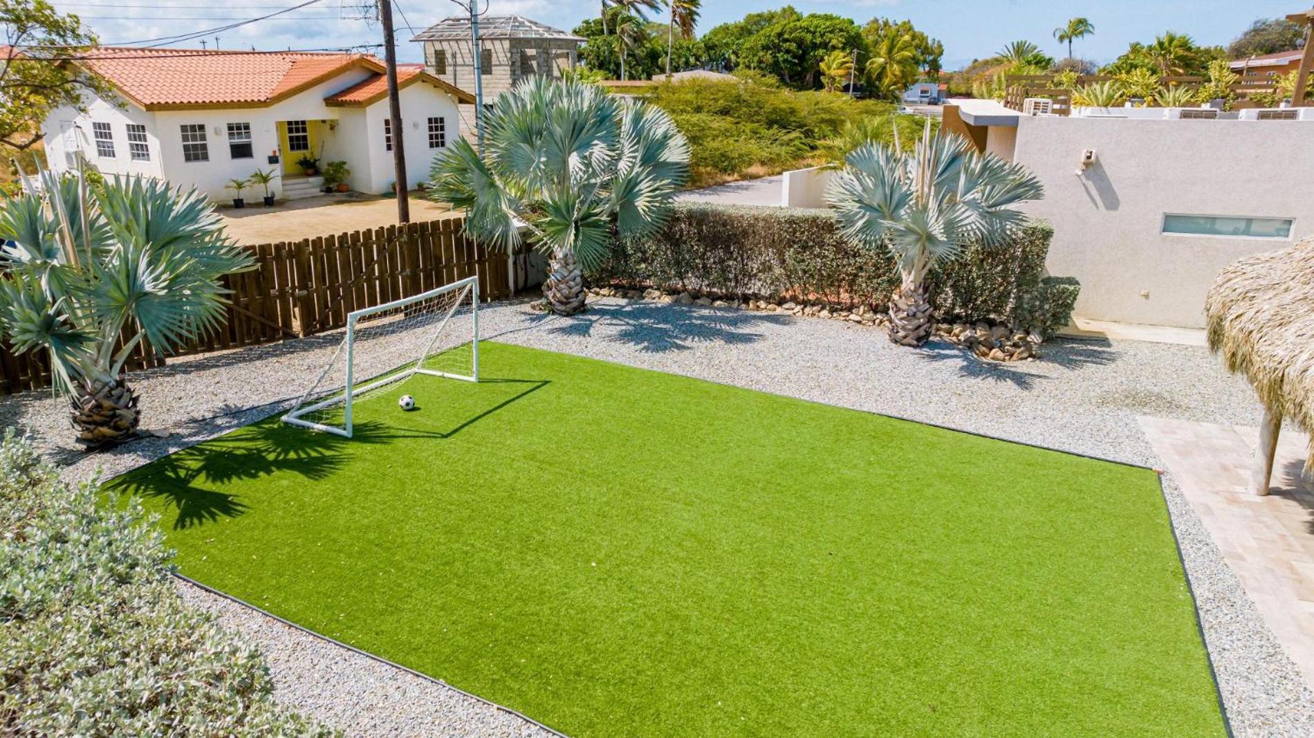 Koyari Modern Condos 9Br 7Ba Sleeps 26 W/ Pool And Roof Deck Palm Beach Bagian luar foto