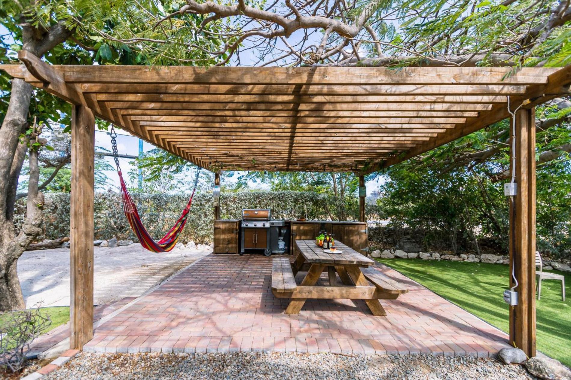 Koyari Modern Condos 9Br 7Ba Sleeps 26 W/ Pool And Roof Deck Palm Beach Bagian luar foto