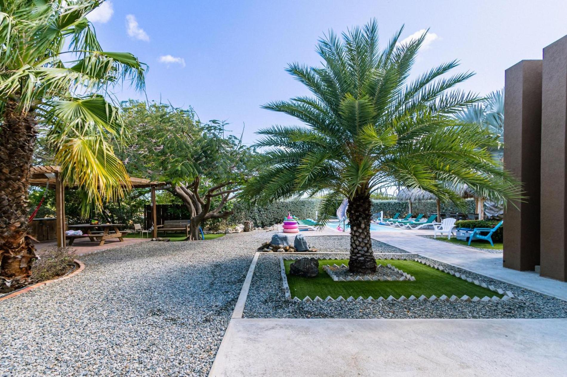 Koyari Modern Condos 9Br 7Ba Sleeps 26 W/ Pool And Roof Deck Palm Beach Bagian luar foto